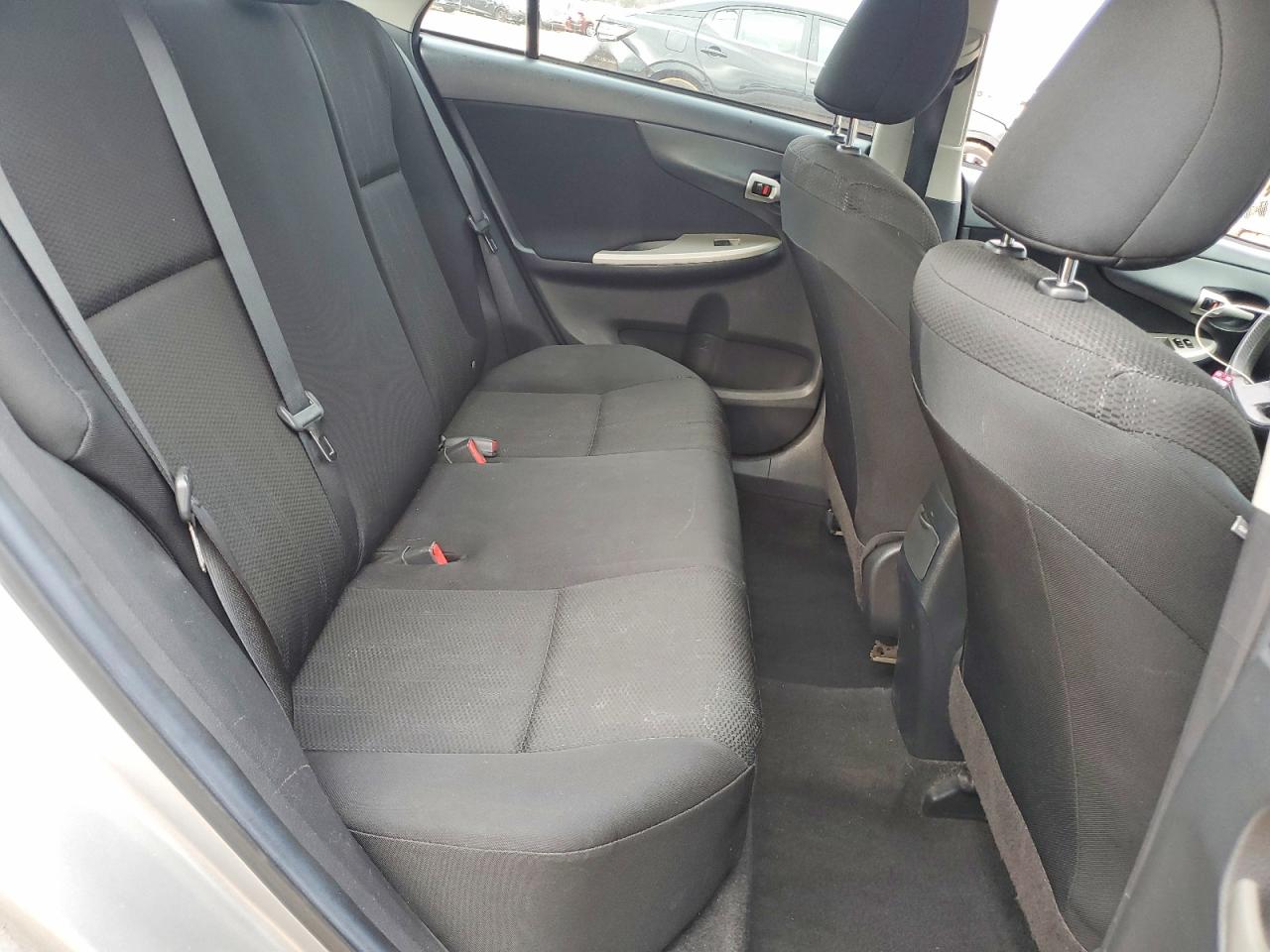 2011 TOYOTA COROLLA S photo 10