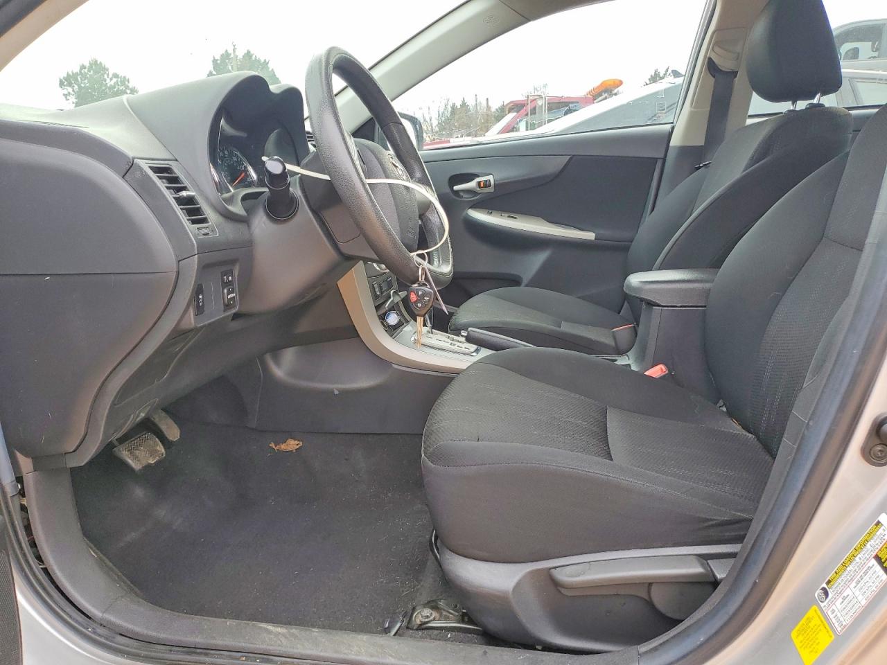 2011 TOYOTA COROLLA S photo 7