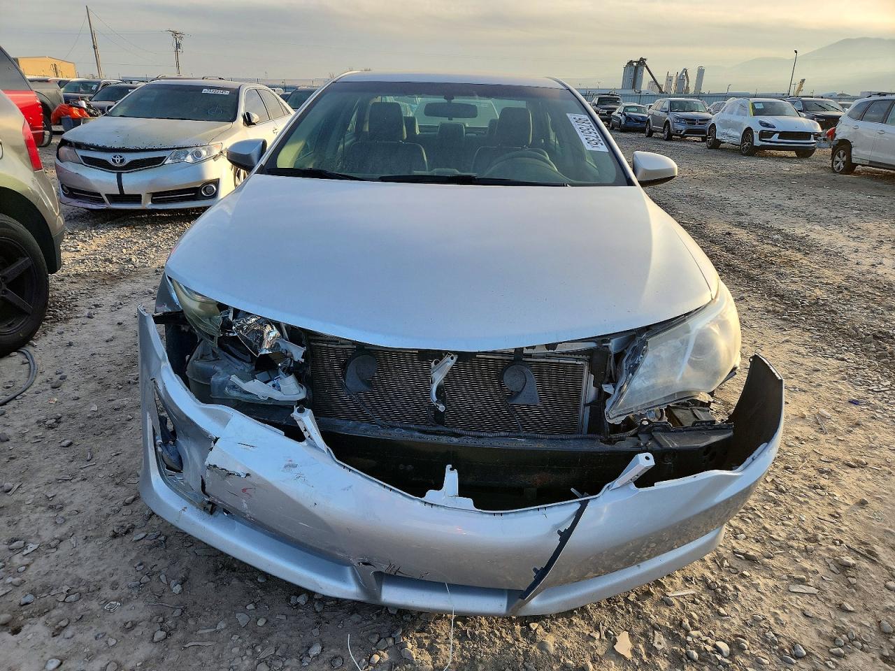 2014 TOYOTA CAMRY L photo 5