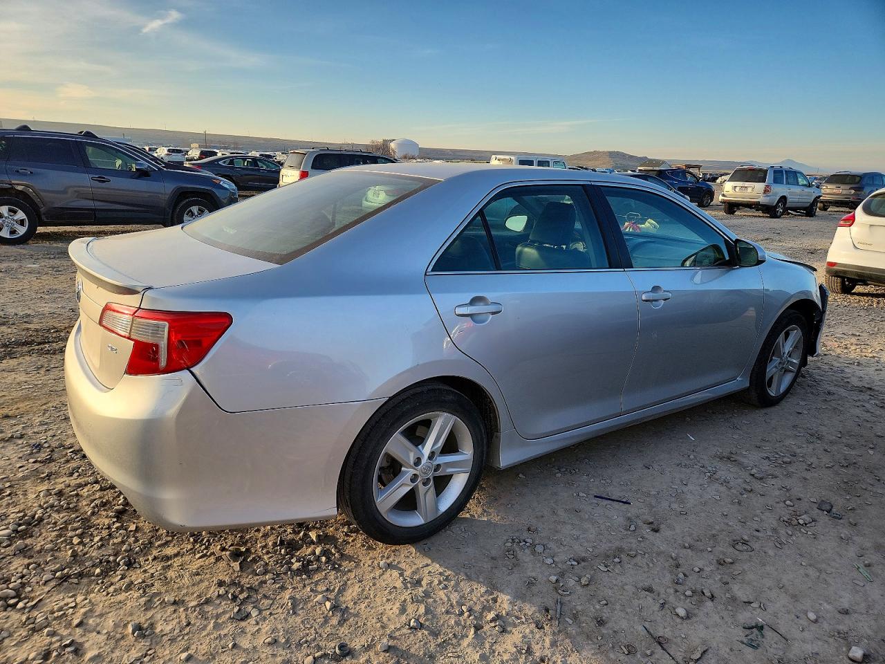 2014 TOYOTA CAMRY L photo 3