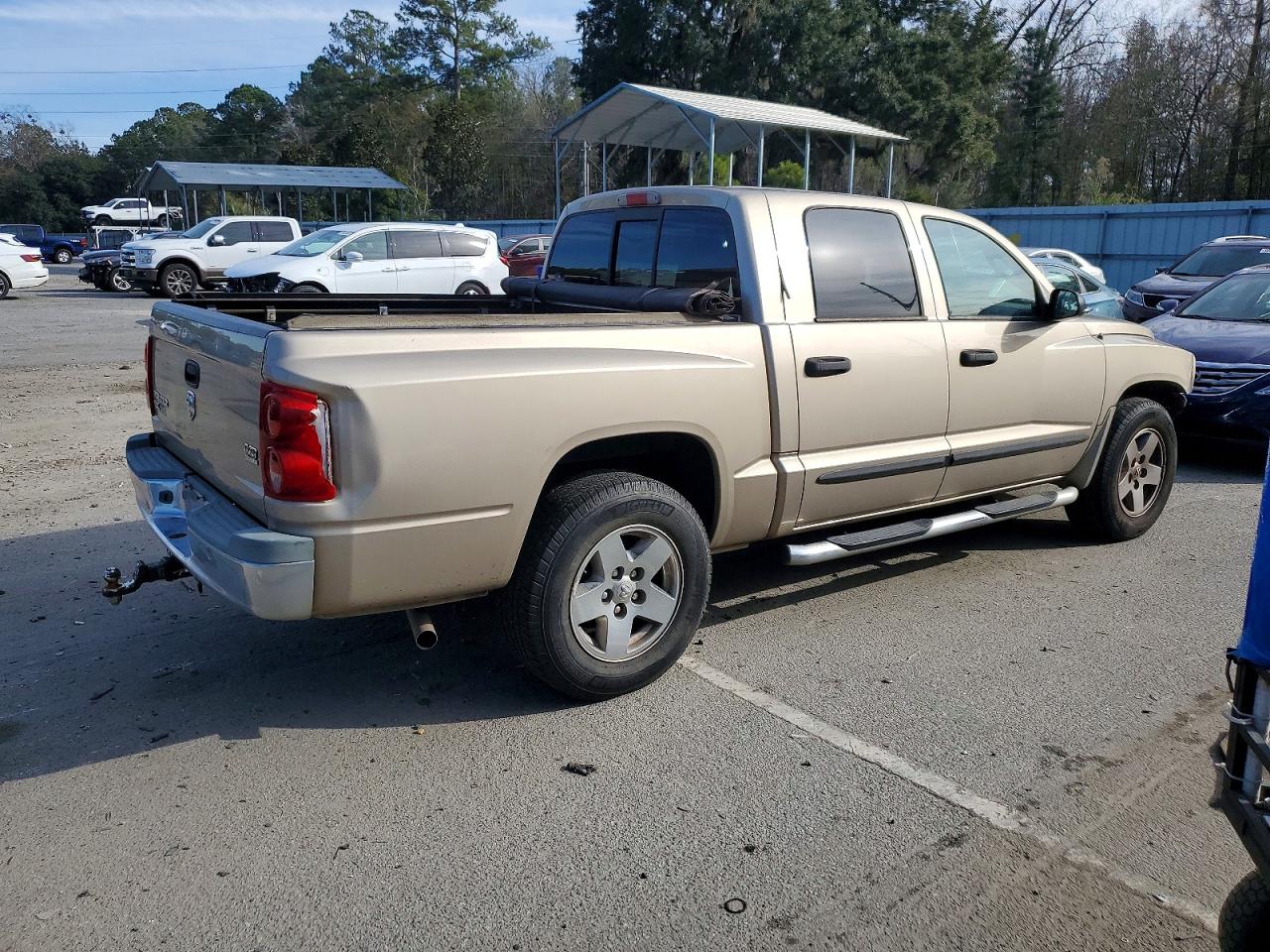 2005 DODGE DAKOTA QUAD SLT photo 3