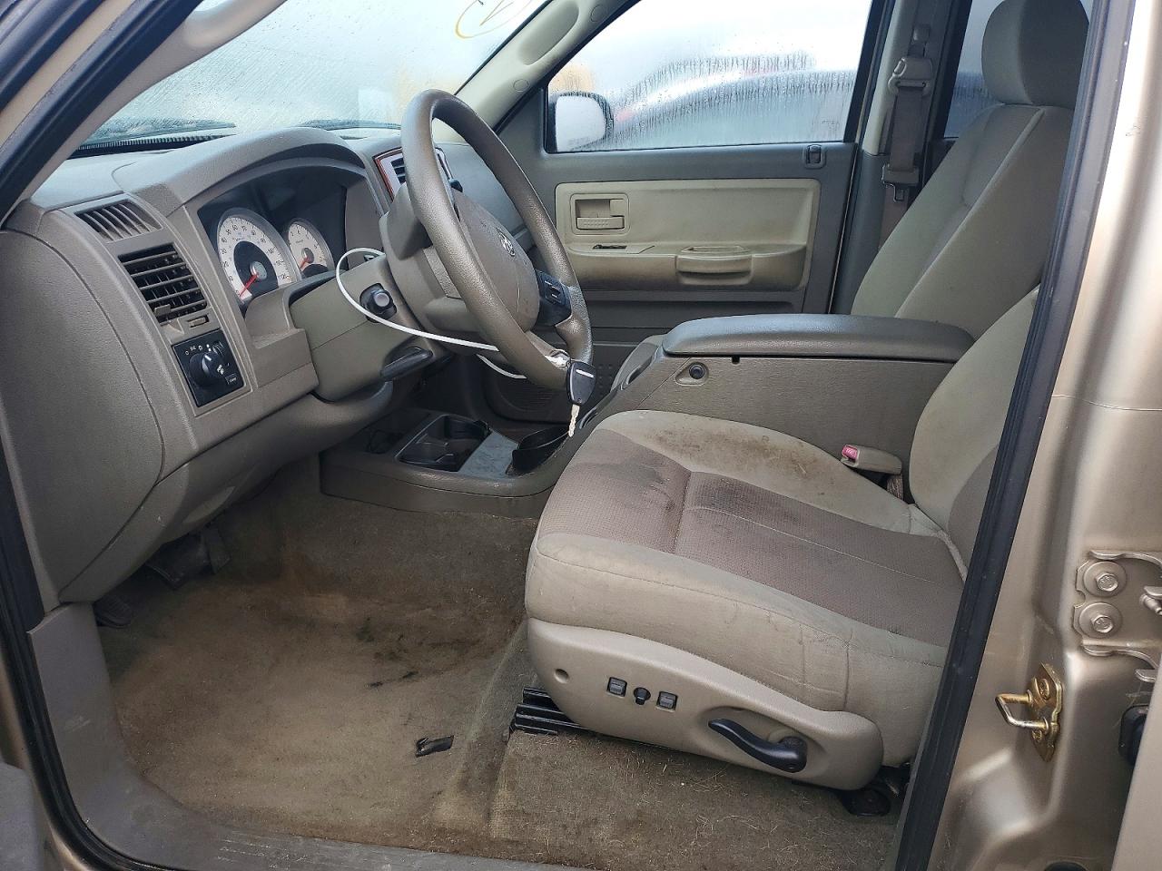 2005 DODGE DAKOTA QUAD SLT photo 7