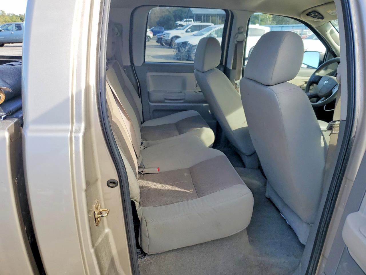 2005 DODGE DAKOTA QUAD SLT photo 10