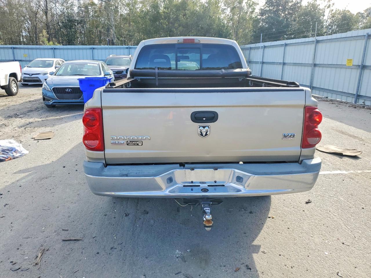 2005 DODGE DAKOTA QUAD SLT photo 6