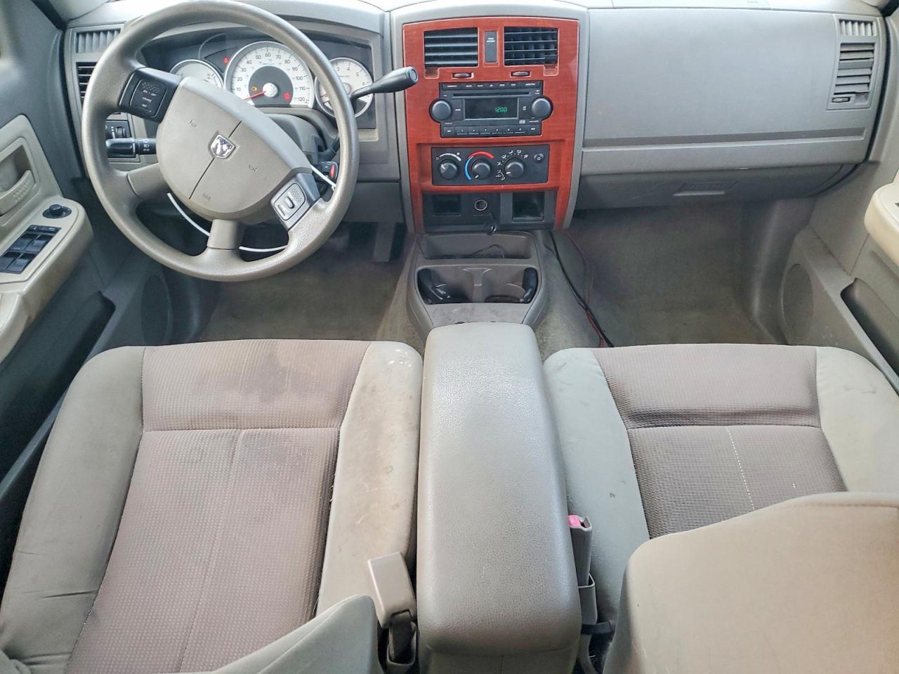 2005 DODGE DAKOTA QUAD SLT photo 8