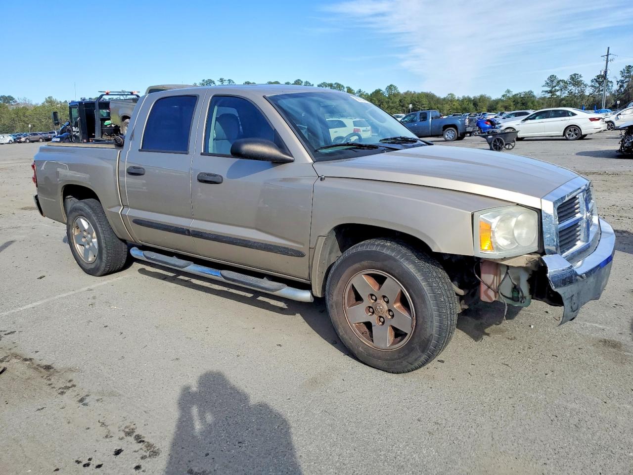 2005 DODGE DAKOTA QUAD SLT photo 4
