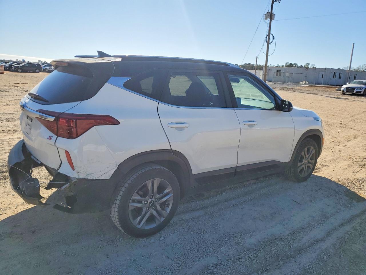 2021 KIA SELTOS S photo 3
