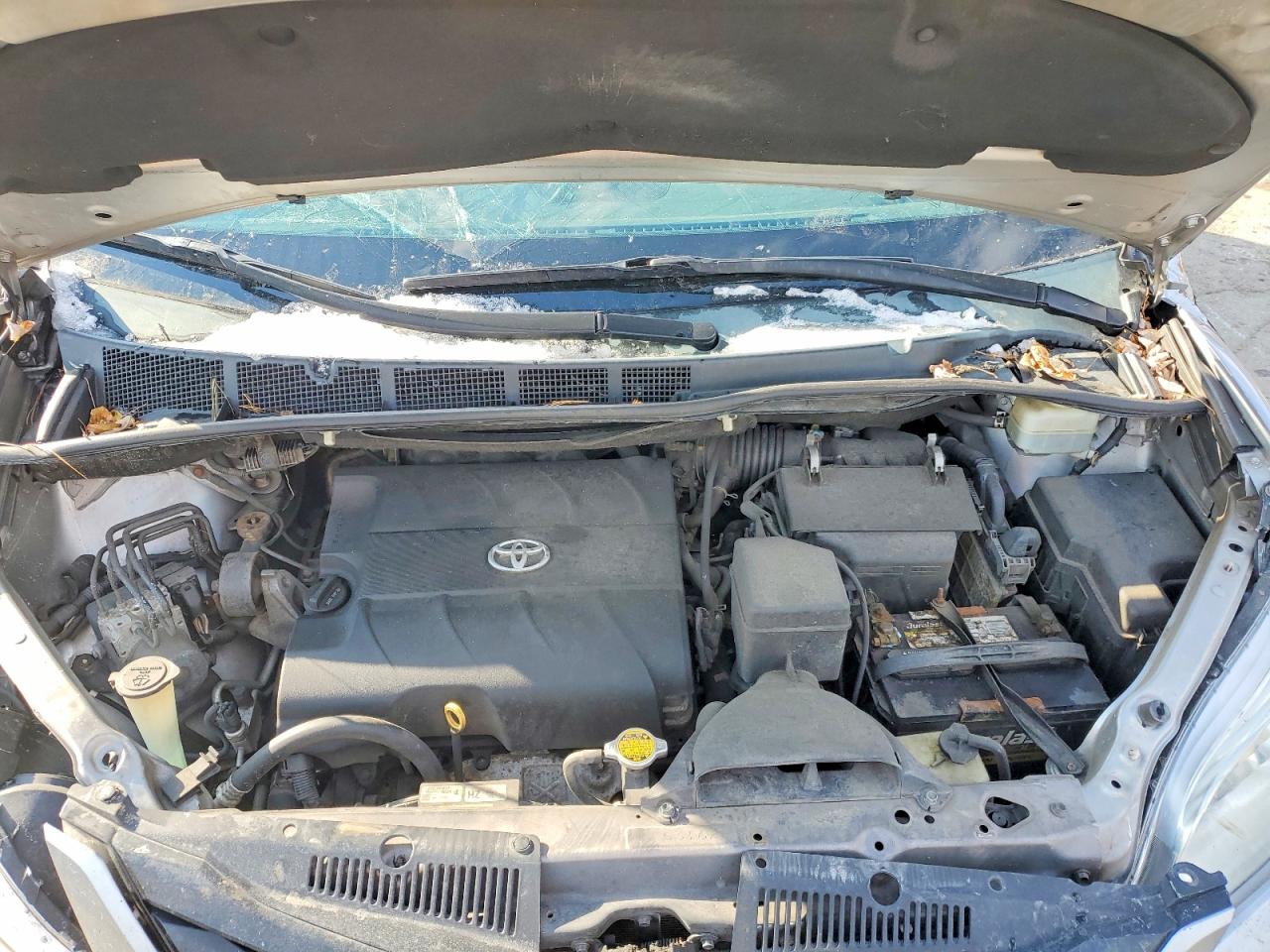 2015 TOYOTA SIENNA LE photo 12
