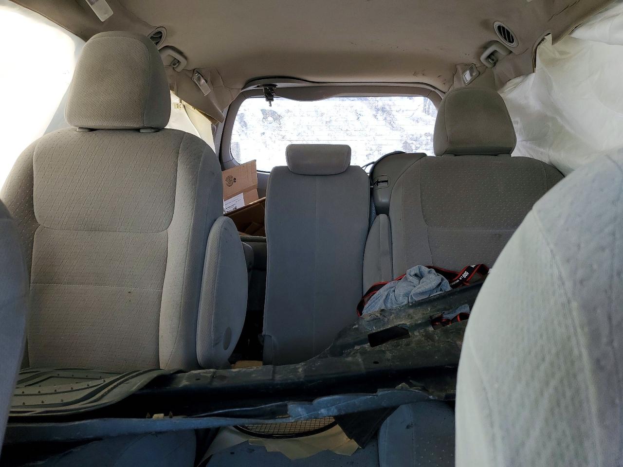 2015 TOYOTA SIENNA LE photo 10
