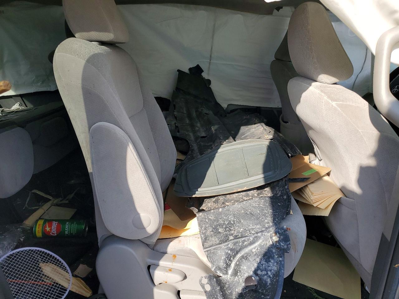 2015 TOYOTA SIENNA LE photo 11