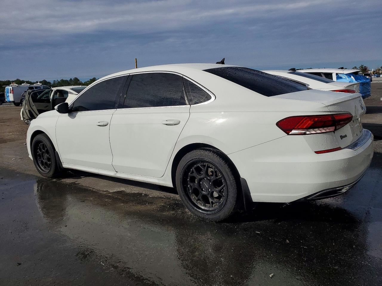 2021 VOLKSWAGEN PASSAT SE photo 2