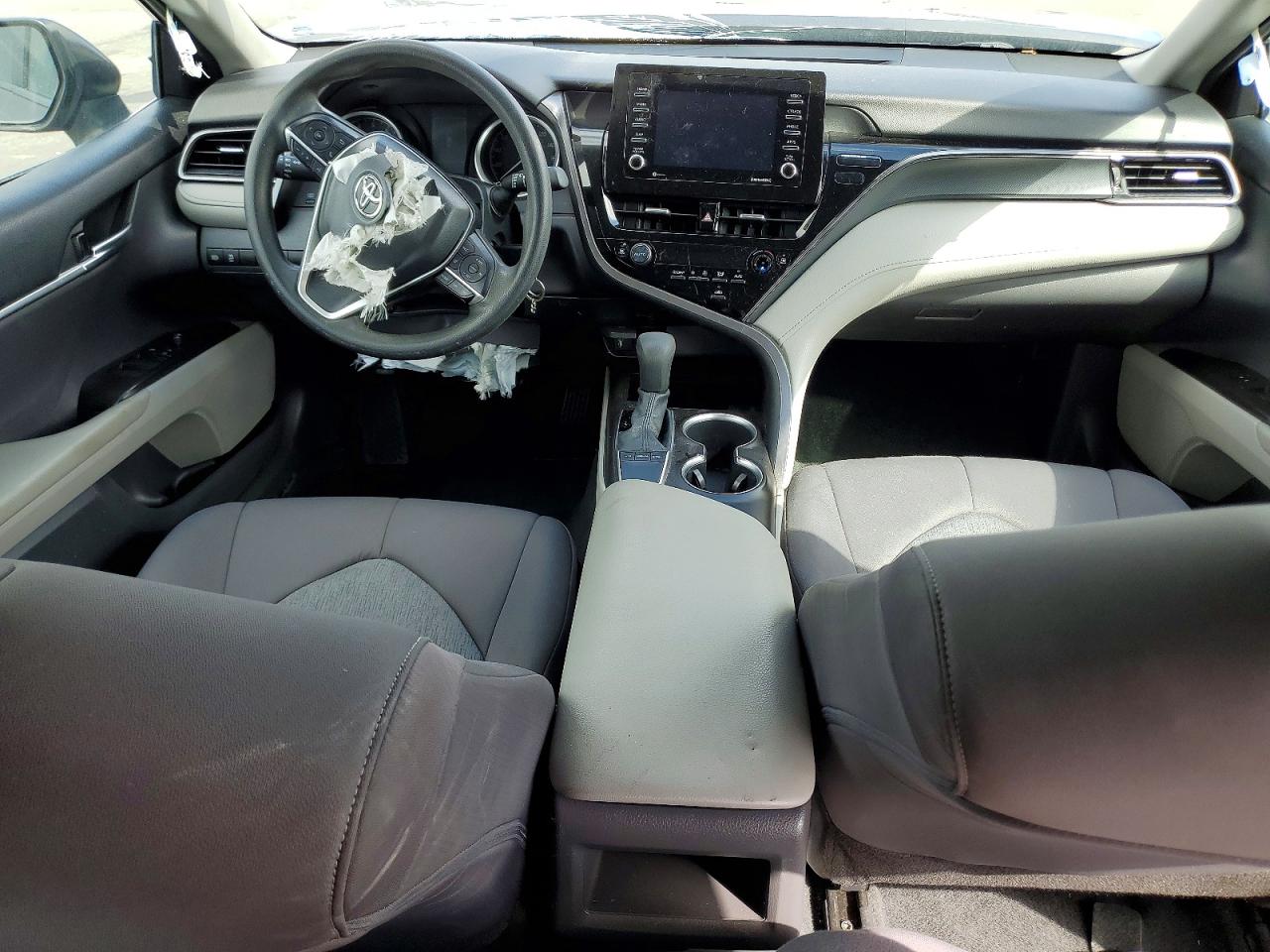 2022 TOYOTA CAMRY LE photo 8