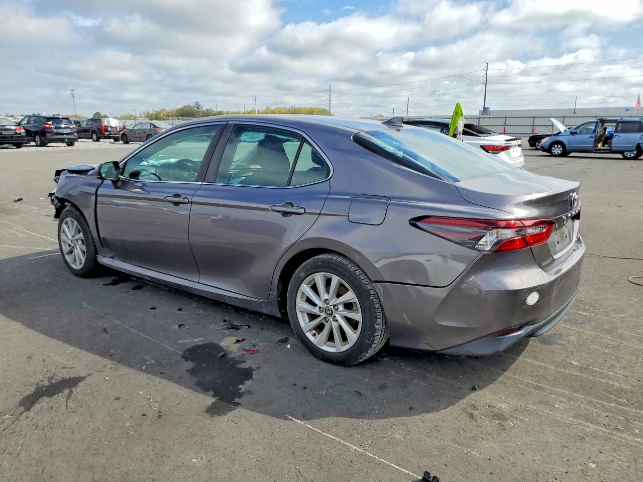 2022 TOYOTA CAMRY LE photo 2