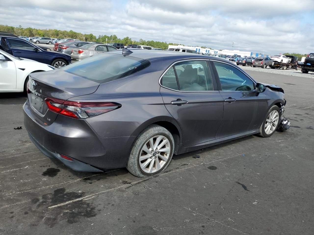 2022 TOYOTA CAMRY LE photo 3