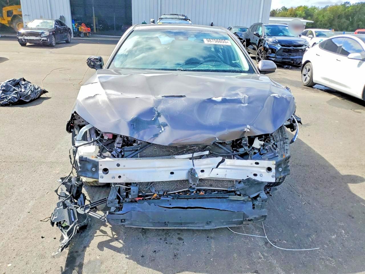 2022 TOYOTA CAMRY LE photo 5