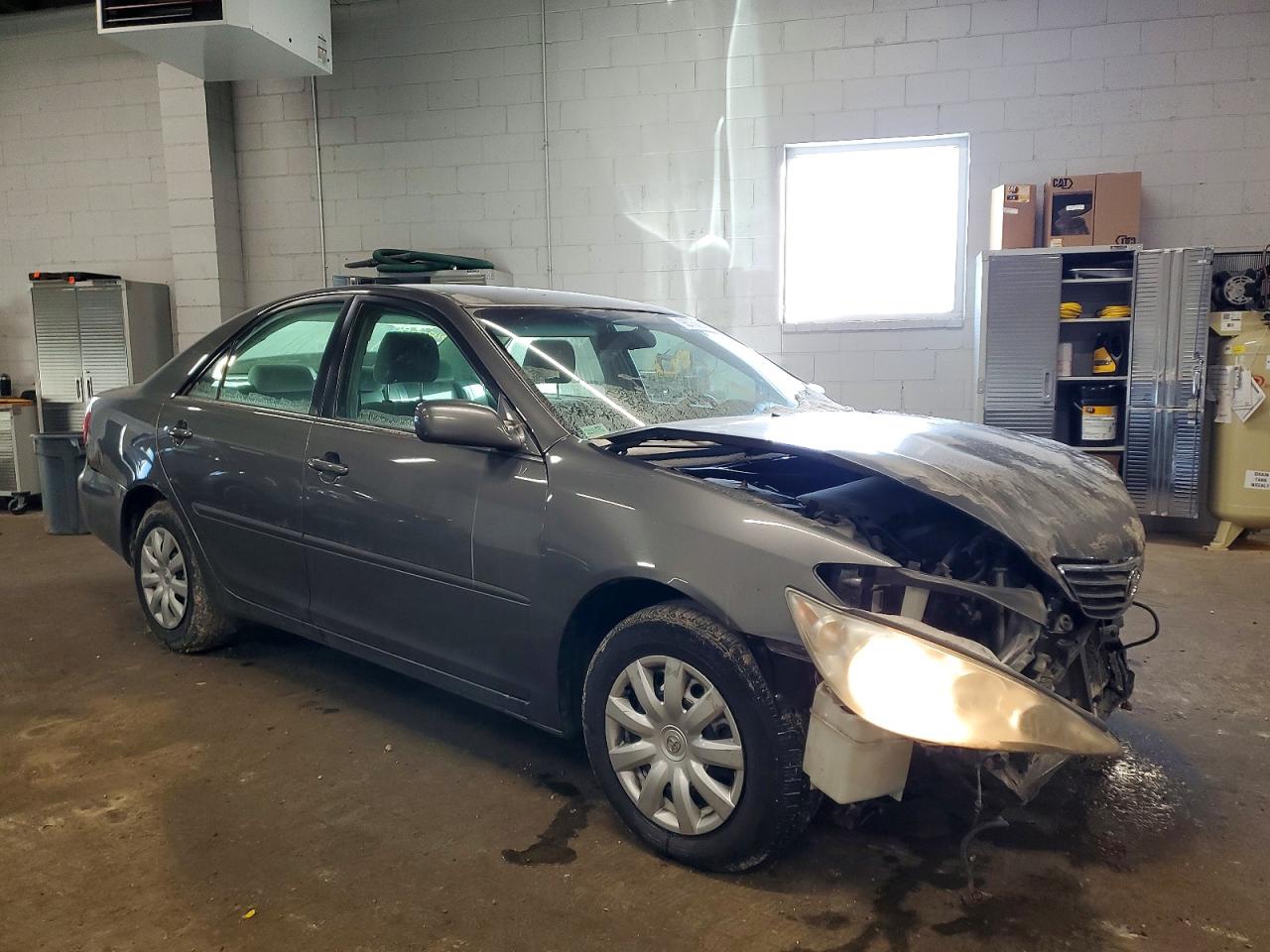 2005 TOYOTA CAMRY LE photo 4