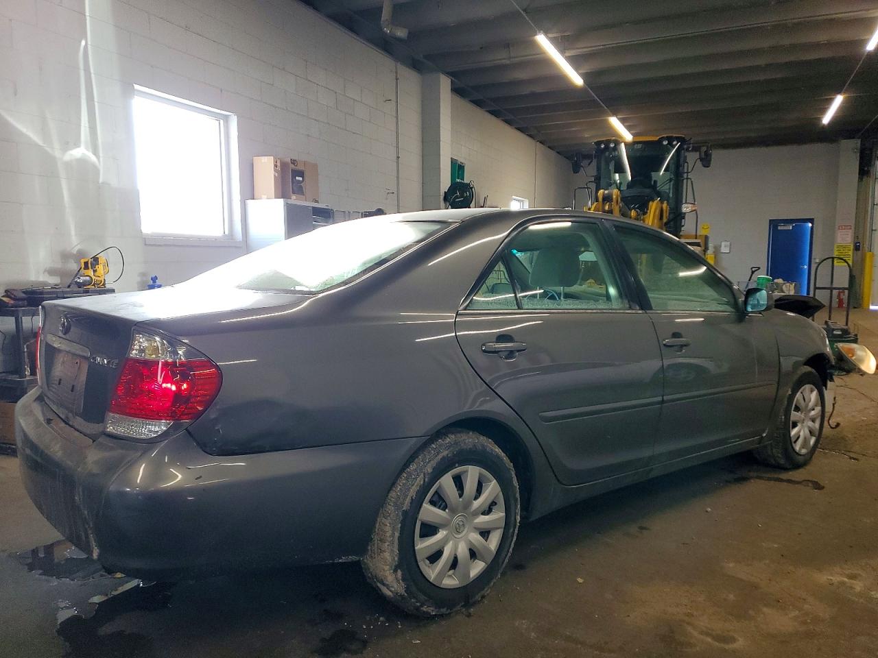 2005 TOYOTA CAMRY LE photo 3