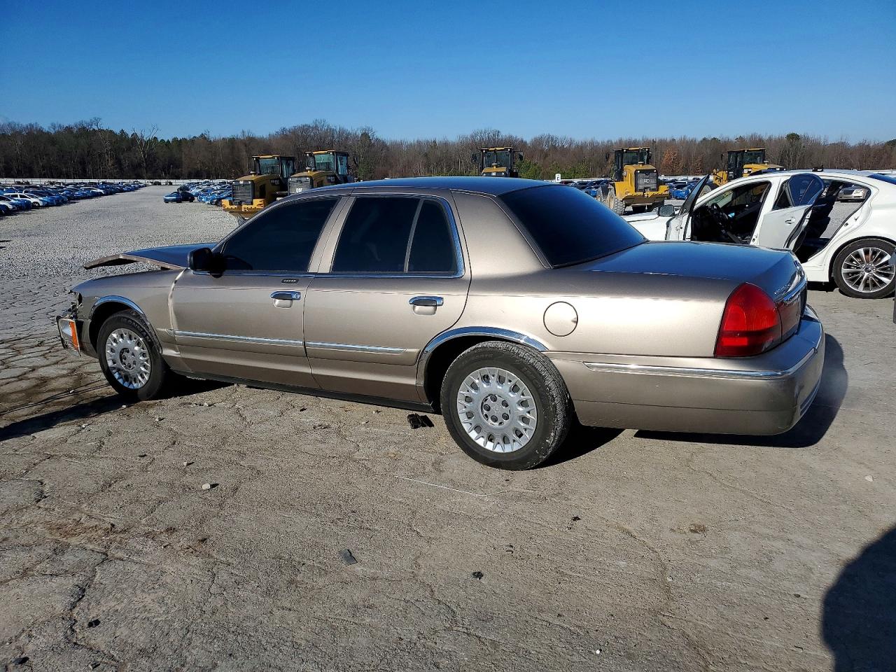 2003 MERCURY GRAND MARQUIS GS photo 2