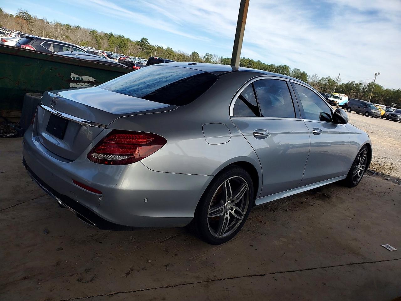 2017 MERCEDES-BENZ E 300 photo 3