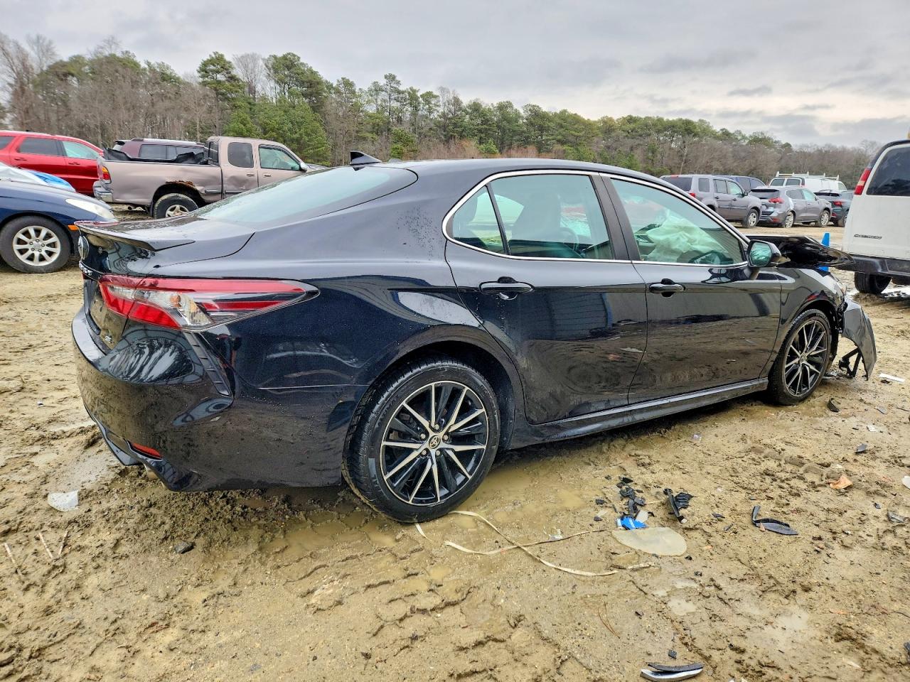2021 TOYOTA CAMRY SE photo 3