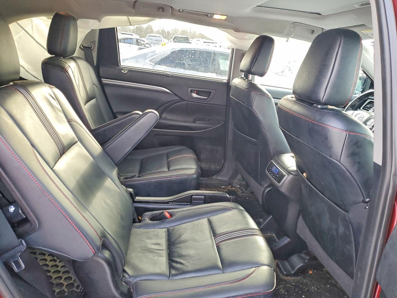 2019 TOYOTA HIGHLANDER SE photo 11