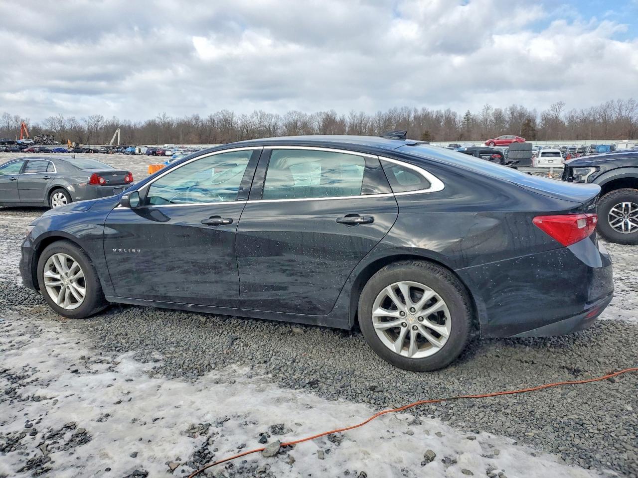2016 CHEVROLET MALIBU LT photo 2
