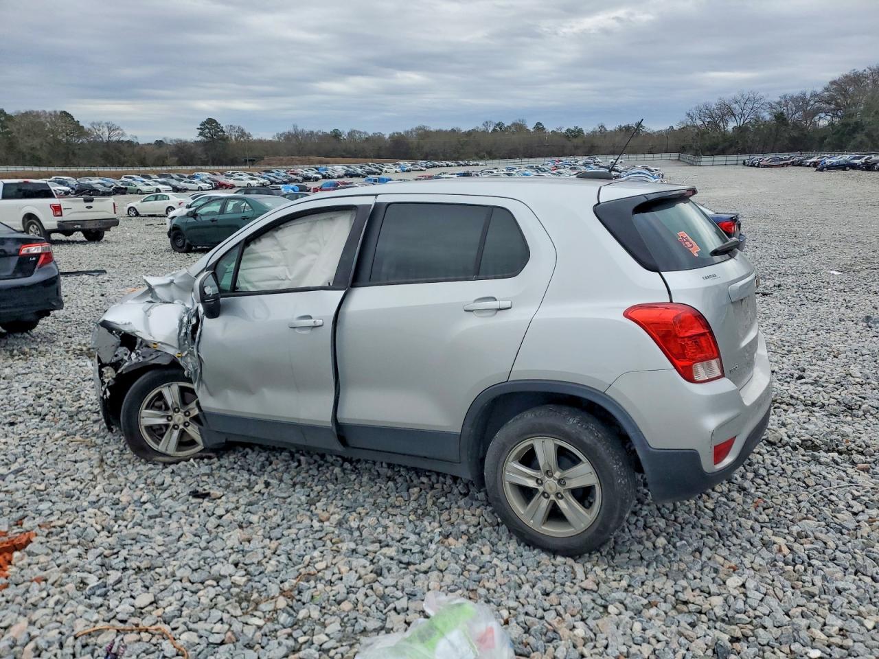 2020 CHEVROLET TRAX LS photo 2