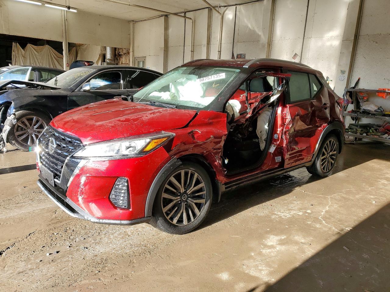 2021 NISSAN KICKS