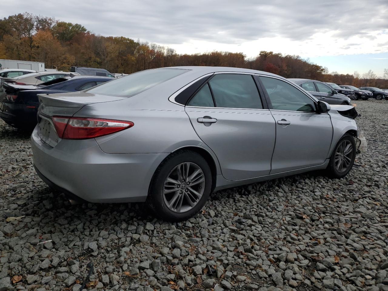 2016 TOYOTA CAMRY LE photo 3