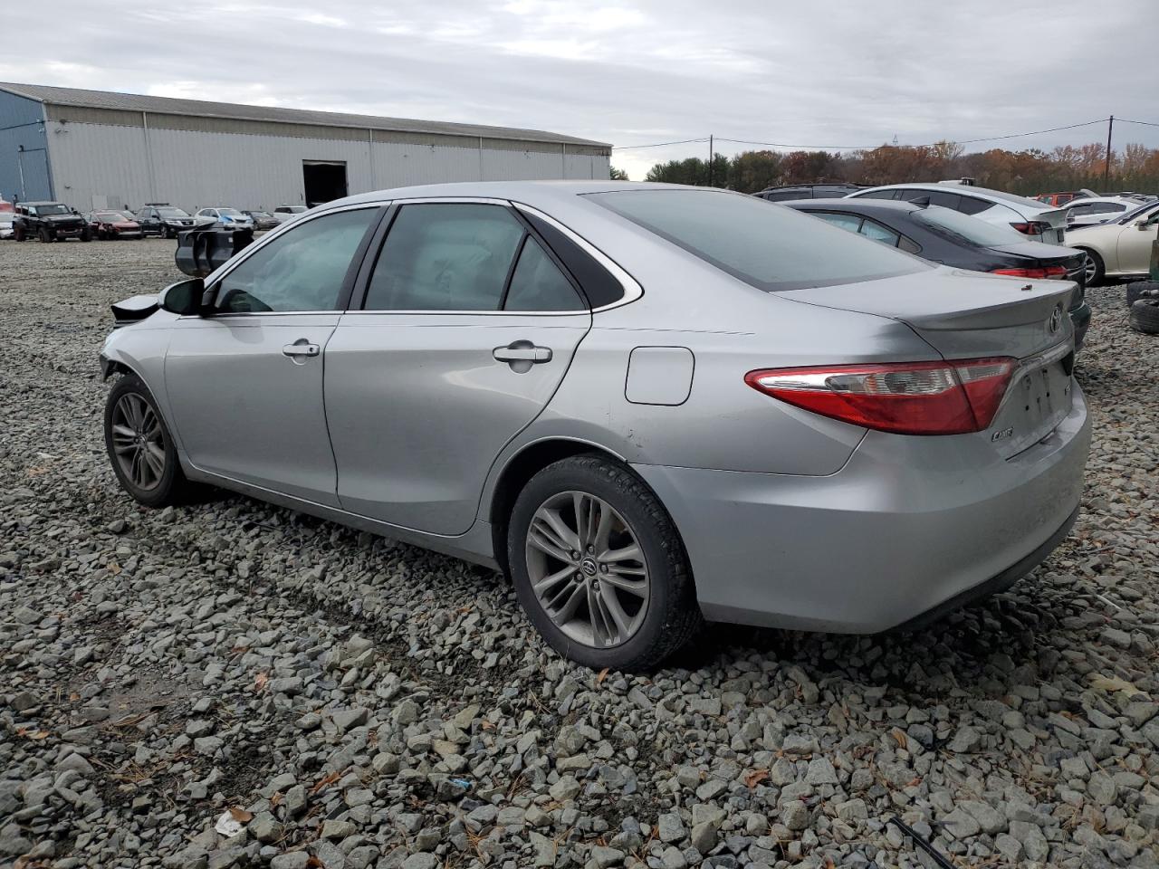 2016 TOYOTA CAMRY LE photo 2