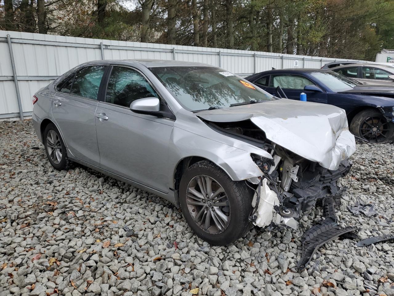 2016 TOYOTA CAMRY LE photo 4