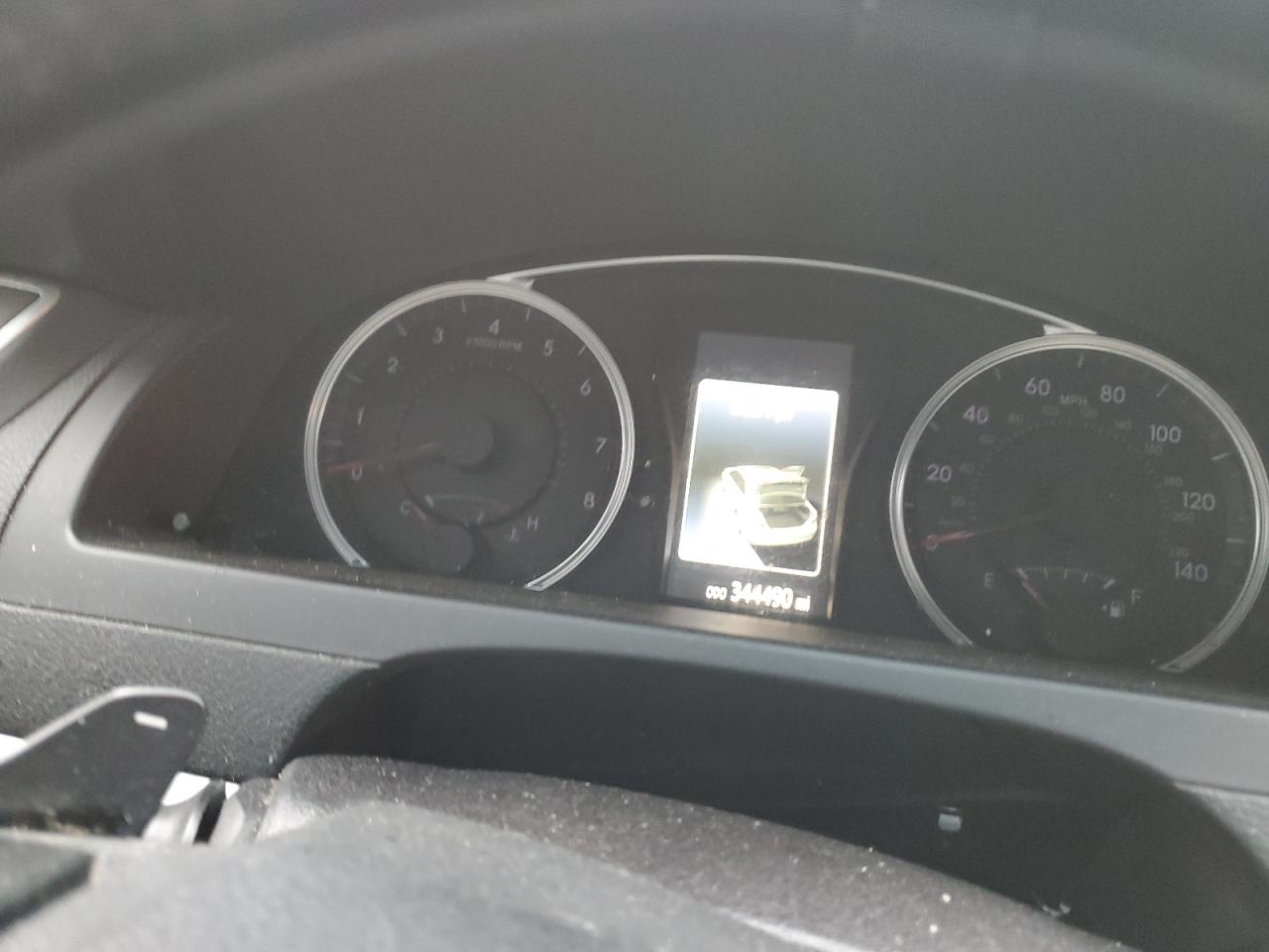 2016 TOYOTA CAMRY LE photo 9