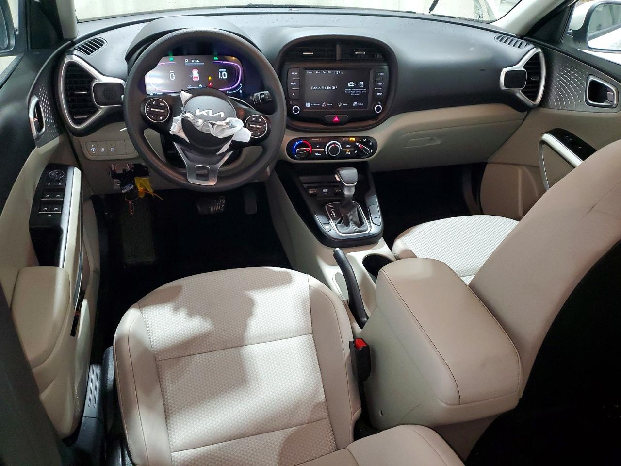 2025 KIA SOUL LX photo 8