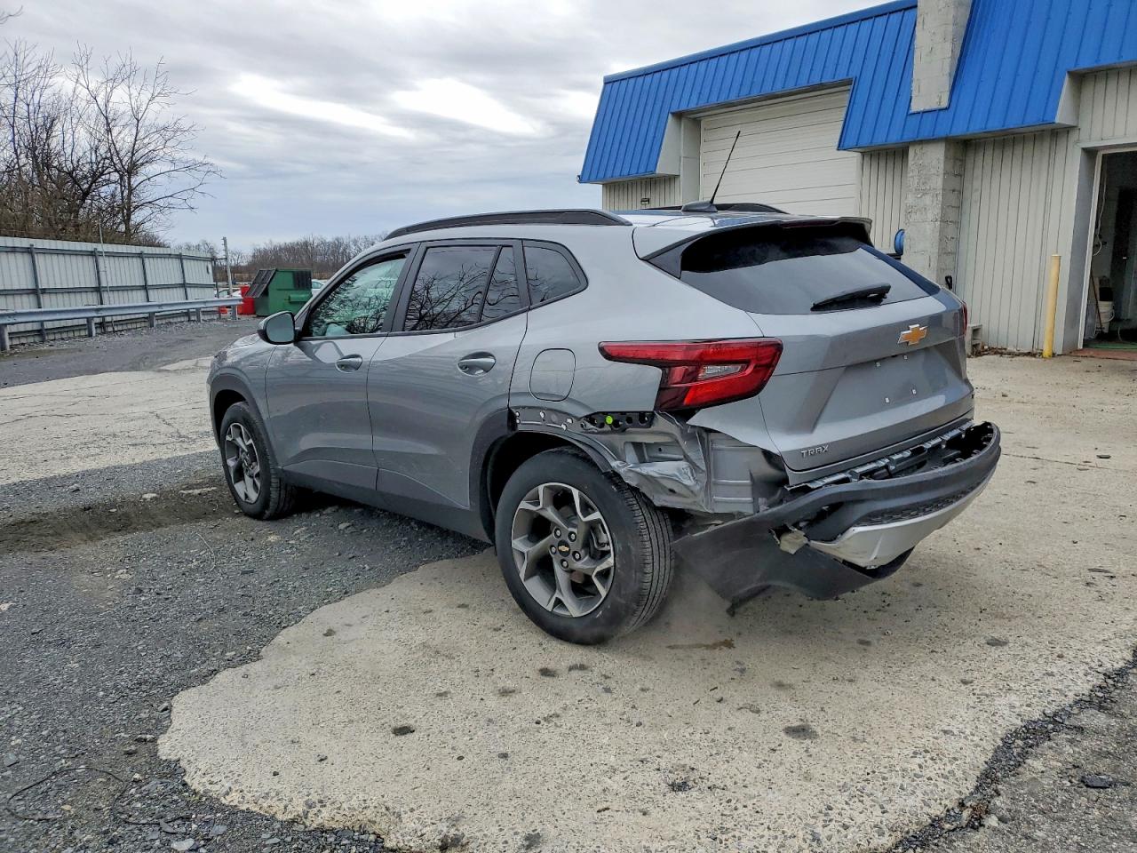 2025 CHEVROLET TRAX 1LT photo 2
