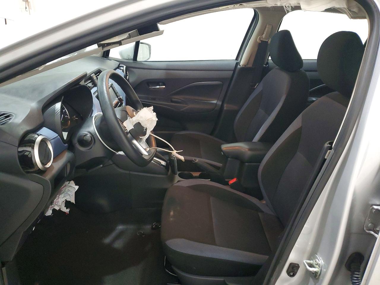 2025 NISSAN VERSA SV photo 7