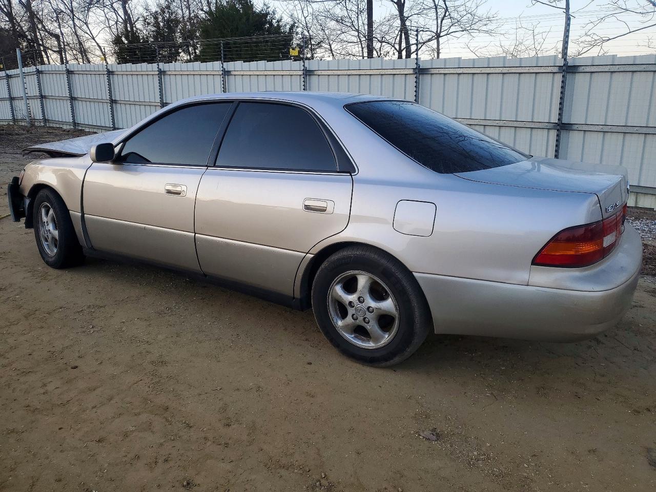 1998 LEXUS ES 300 photo 2