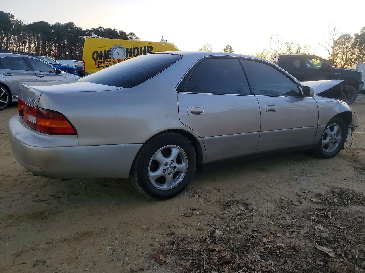 1998 LEXUS ES 300 photo 3