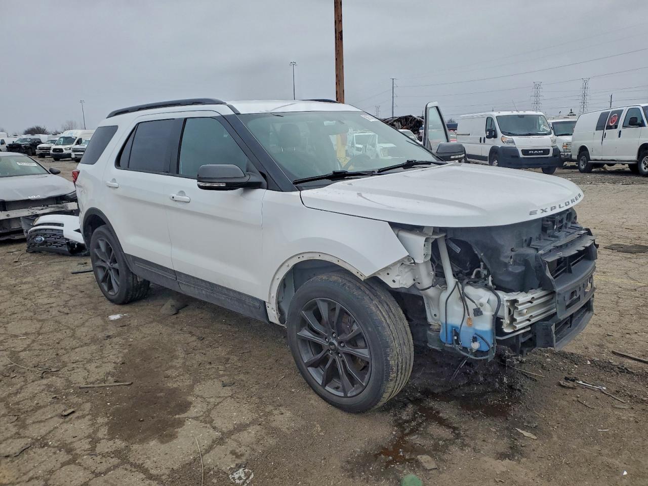 2018 FORD EXPLORER XLT photo 4
