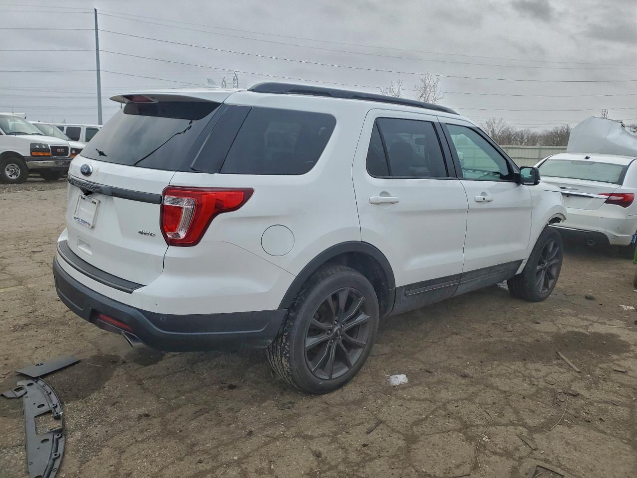 2018 FORD EXPLORER XLT photo 3