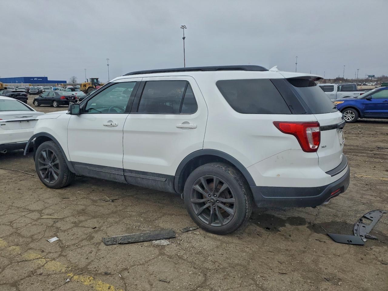 2018 FORD EXPLORER XLT photo 2