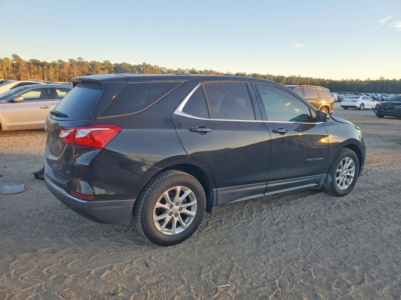 2018 CHEVROLET EQUINOX LT photo 3