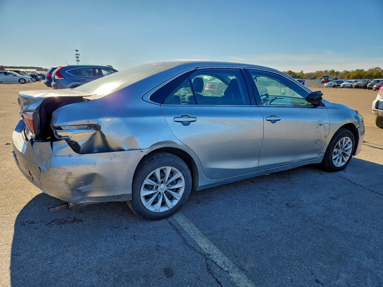 2016 TOYOTA CAMRY LE photo 5