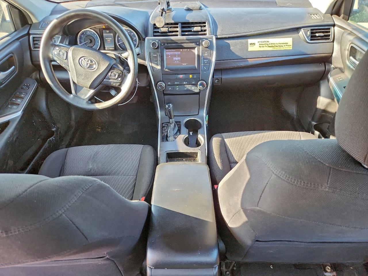 2016 TOYOTA CAMRY LE photo 15