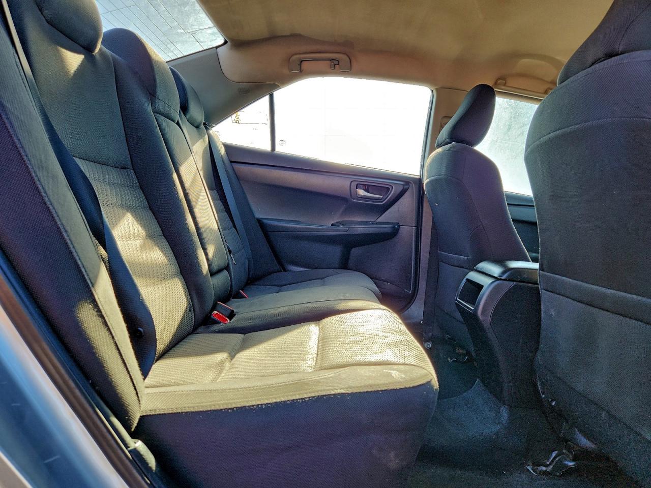2016 TOYOTA CAMRY LE photo 19