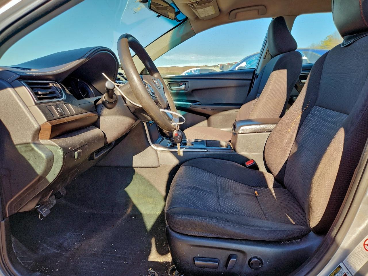2016 TOYOTA CAMRY LE photo 13