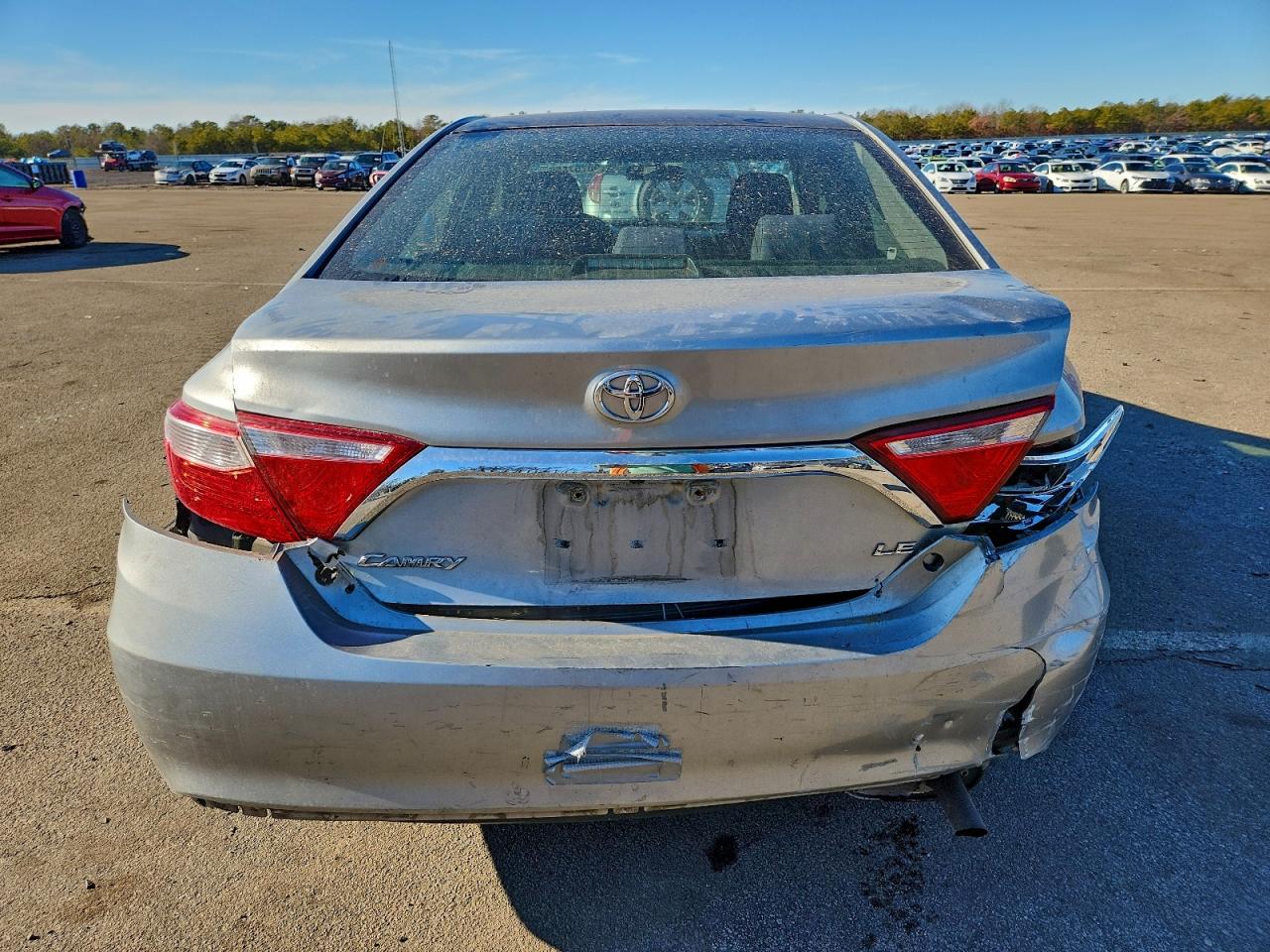 2016 TOYOTA CAMRY LE photo 11
