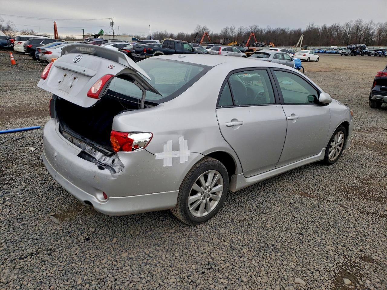 2010 TOYOTA COROLLA BASE photo 3