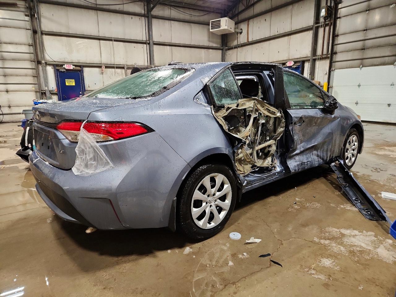 2021 TOYOTA COROLLA LE photo 3