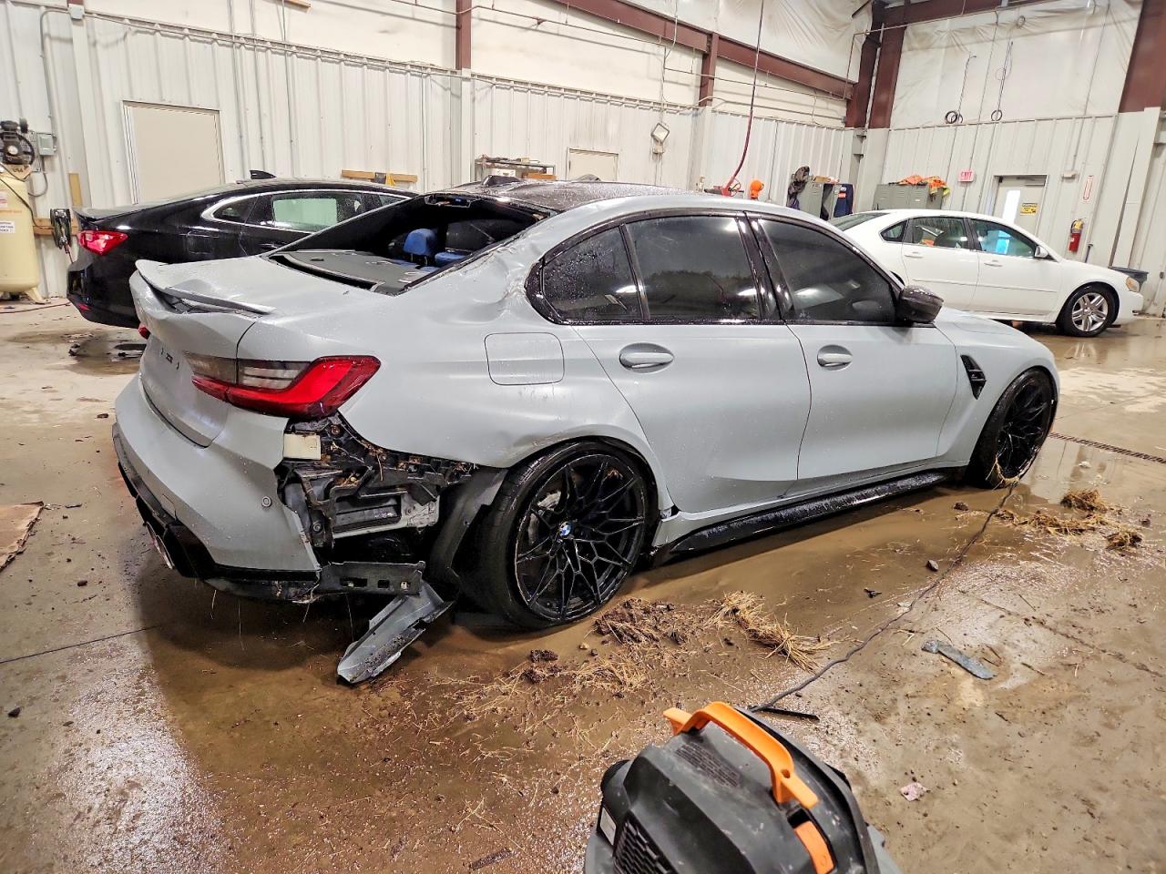 2025 BMW M3 COMPETITION photo 3