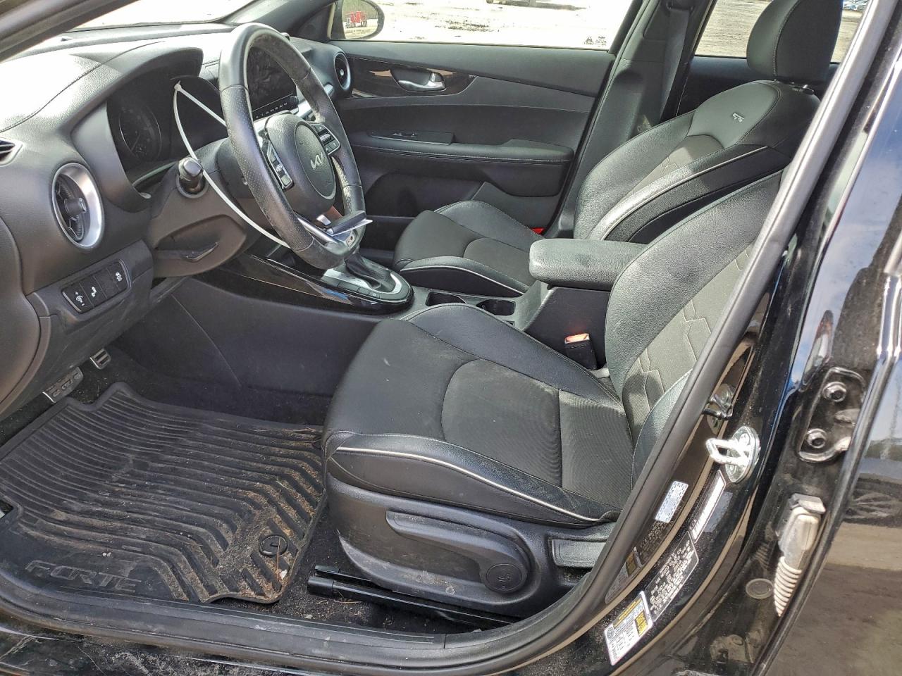 2024 KIA FORTE GT LINE photo 7